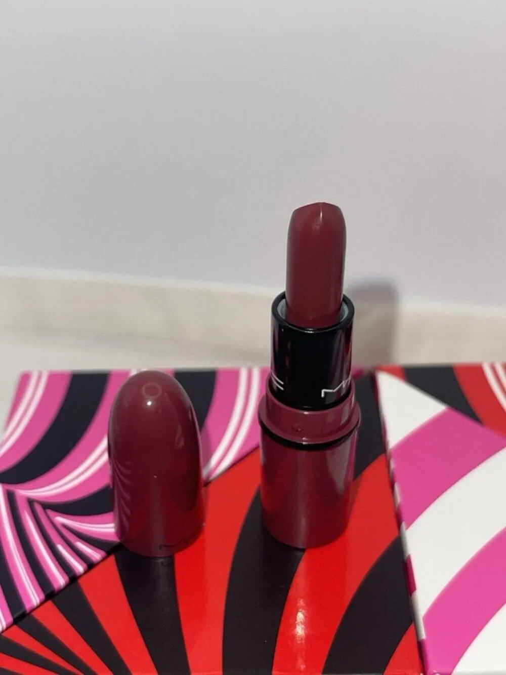 MAC Mini Lipstick Diva Matte A21 Deep Plum Vampy Travel Size